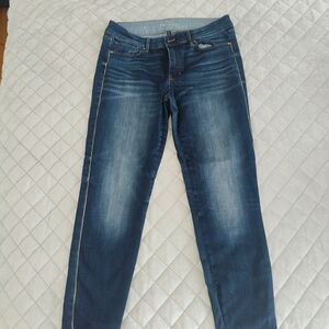 WHBM Skinny Blue Jeans with Classic Denim Style